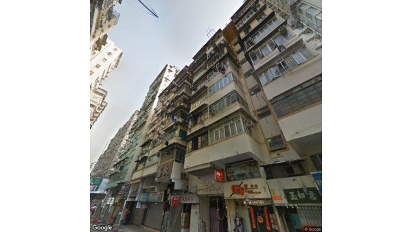 旺角唐樓頂層單位連天台及地下樓梯底舖放售